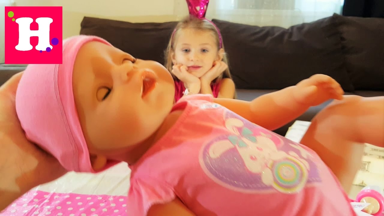 Распаковка куклы Бэби Борн и переноски-кенгуру. Baby born doll. Беби бон с аксессуарами видео.