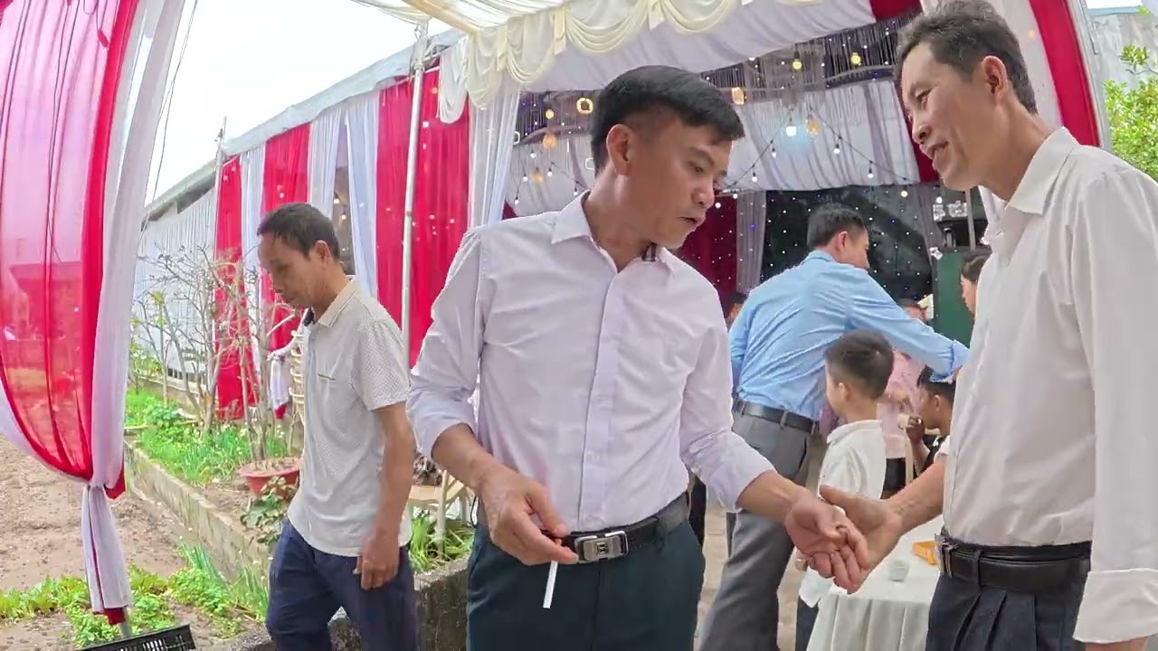 ĐÁM CƯỚI THẮNG HƯỜNG 3