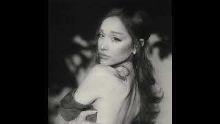 Ariana Grande – Petal (Empty Arena)