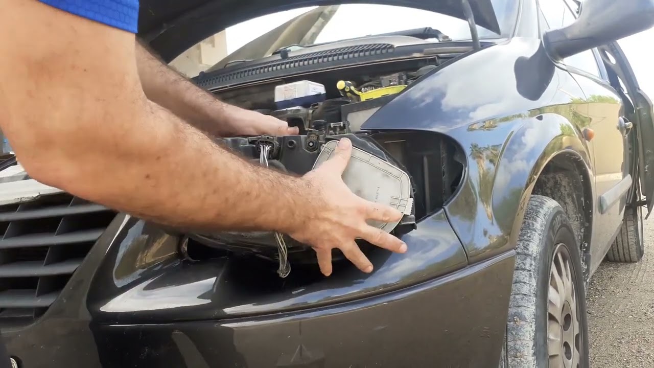 Cambiar Luces Chrysler Voyager 2005