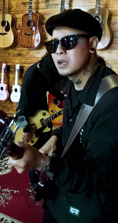 Modjorido at Tiny Toko 13 performing Hoodoo Man