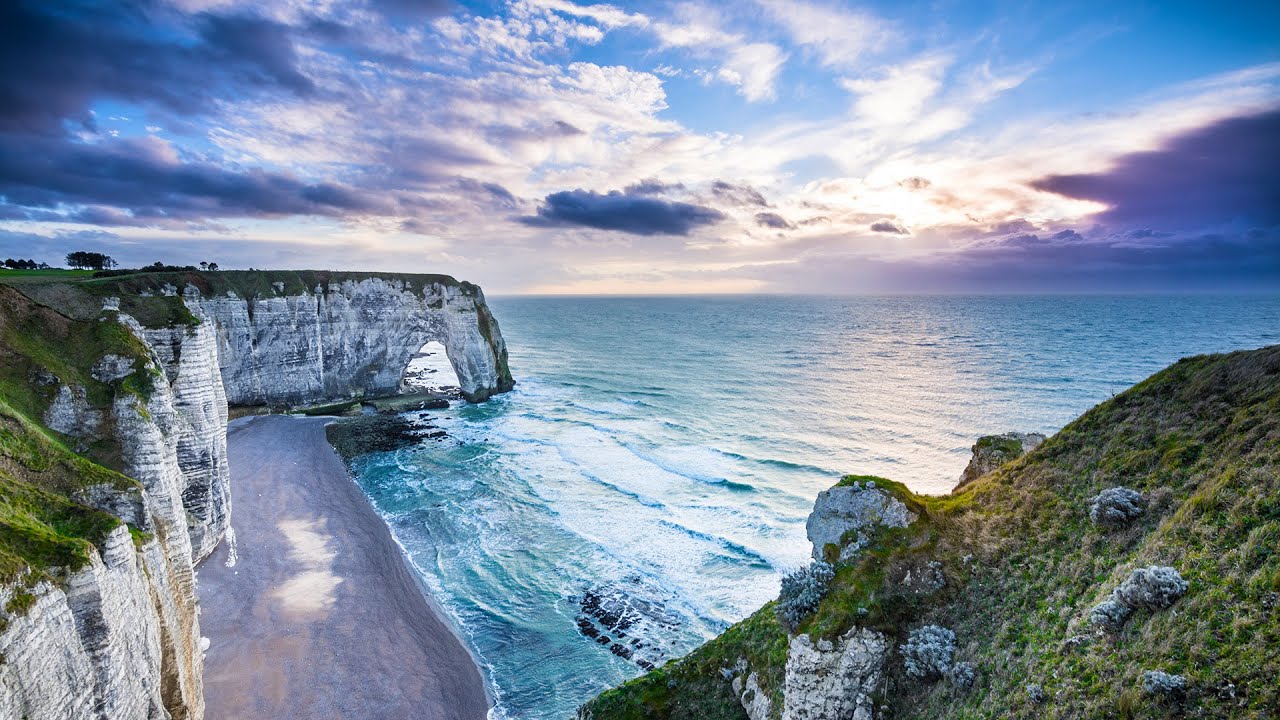 Visit Étretat — Cliffs, Art & Sea on the Alabaster Coast