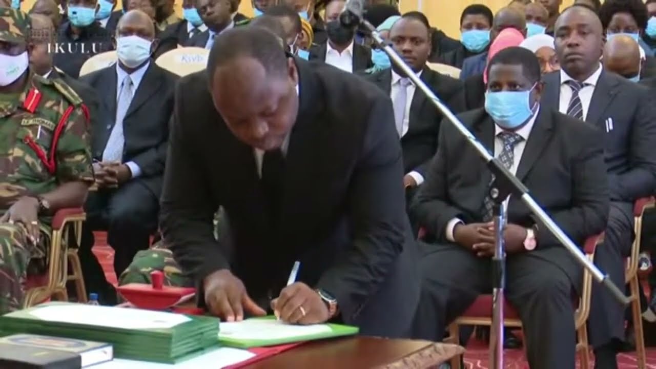 Tazama Mikogo ya Chalamila akiapishwa na Rais Samia kuwa RC Kagera