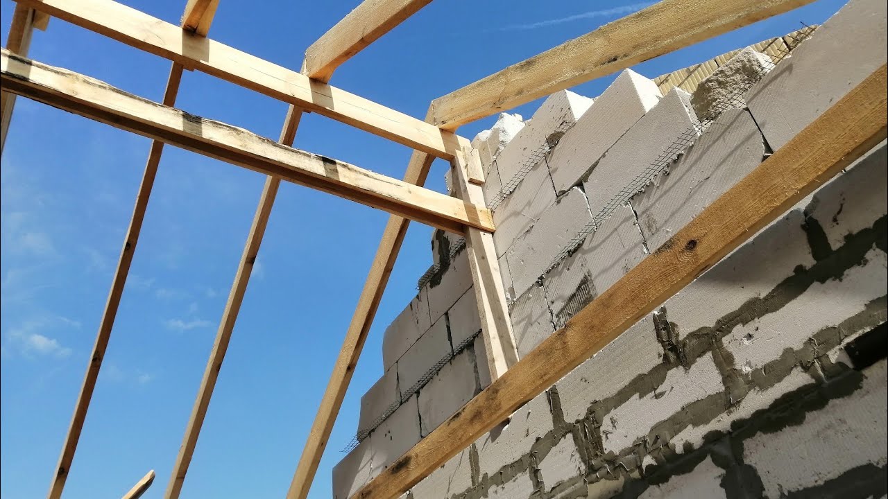 ДВУХСКАТНАЯ КРЫША, УСТАНОВКА ПОТОЛОЧНЫХ ДОСОК, КРЕПЛЕНИЕ СТРОПИЛ, 2ДЕНЬ ...
