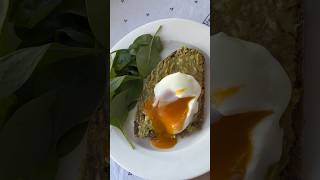 ?Tried viral lifehack to make poached egg on avo toast (lifehack in the description)