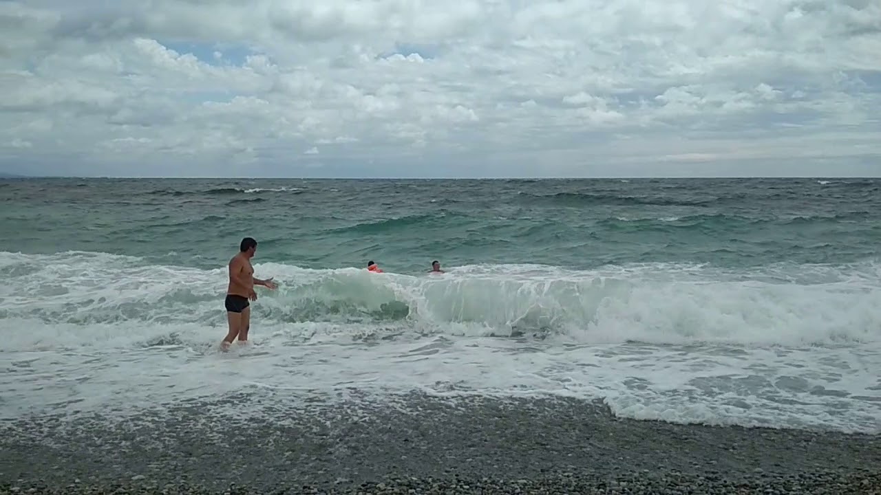 юг россии. шторм в пицунде 1969. море в пицунде в непогоду. абхазия пицунда шторм ноябрь 2023. абхазия пицунда шторм ноябрь 2023.