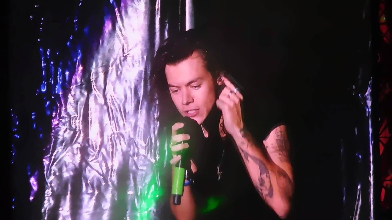 One Direction - Act My Age + Birthday song to Niall (OTRA Boston, 09/12/2015)