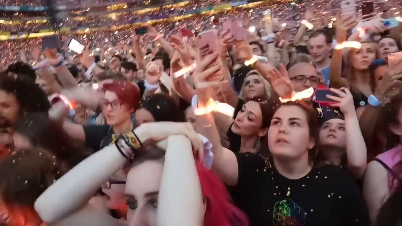 Coldplay Fix You Live Dublin 2017 - Chris Stops Feeling Dizzy