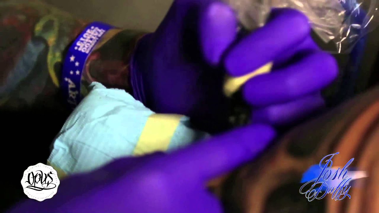 Josh Duffy using Opus Gloves at the London Tattoo Convention