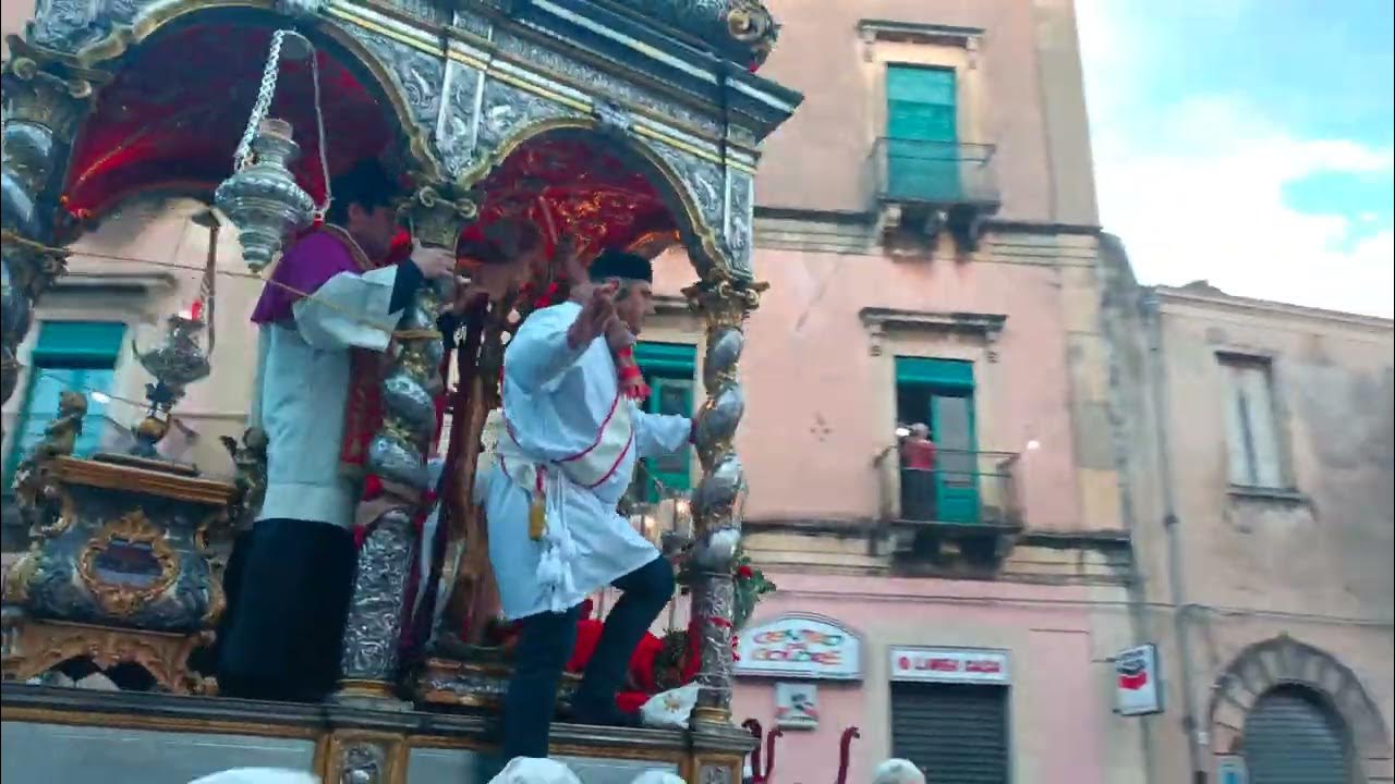 Festa San Sebastiano Acireale 2023 Arrivo del Fercolo nella chiesa del quartiere Carmine YouTube