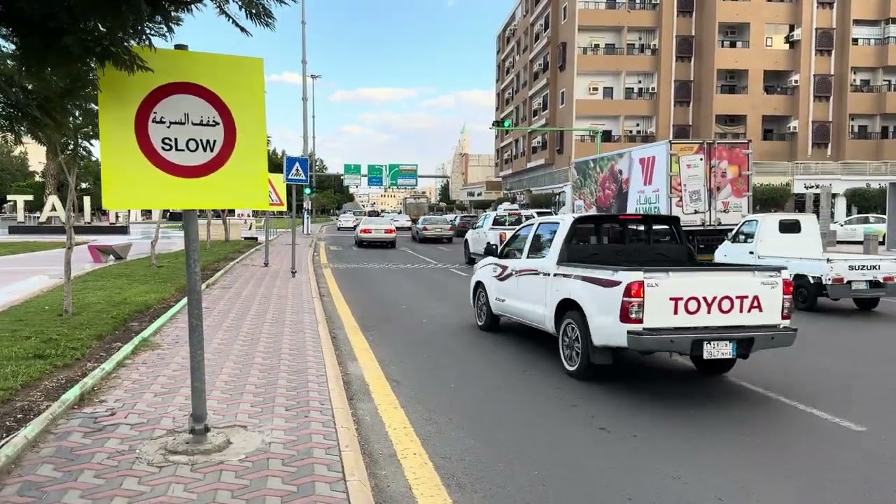 شارع خالد بن الوليد قبل التوسعة: جولة مشيًا على الاقدام من طريق الملك فيصل مرورًا بحديقة باب الحزم