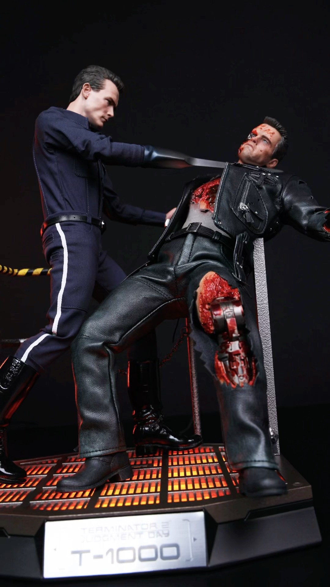 REALISTIC! Hot Toys T-1000 (2.0) Figure! 🤯 - YouTube