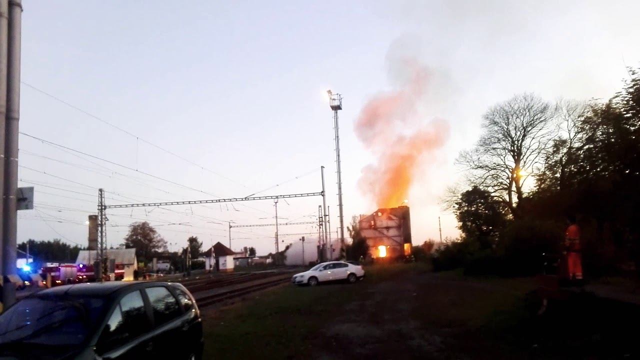 POŽÁR A ZŘÍCENÍ SILA NA KOLEJE VE SVITAVÁCH