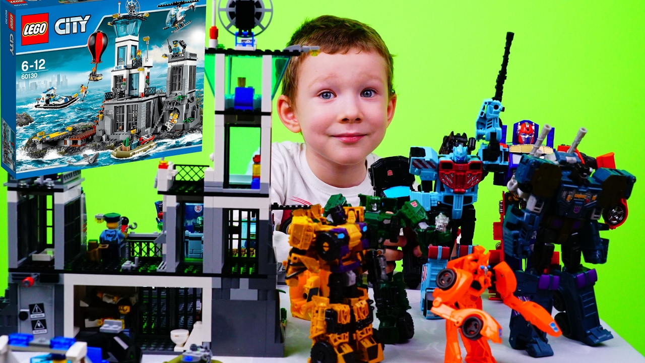 Трансформеры Автоботы сражаются с Десептиконами защищая Водную Полицию ...