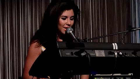 Marina & the Diamonds - Oh No / Numb (Hamburg, 3 June 2010)