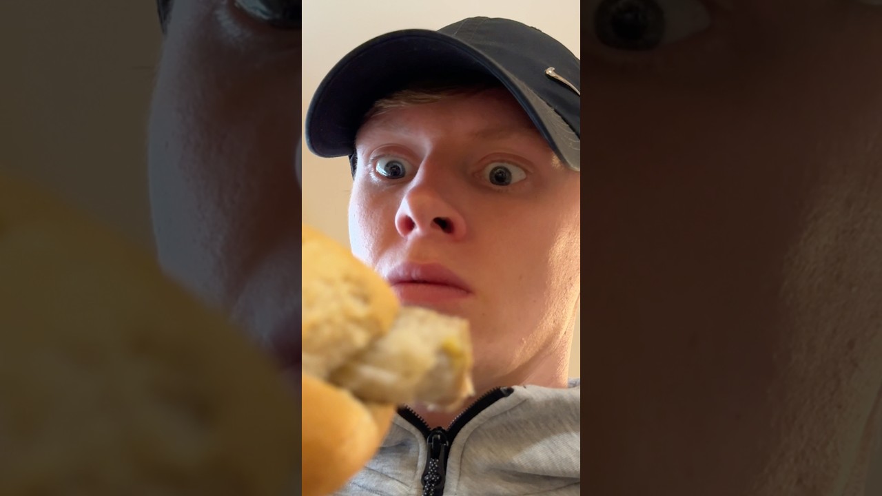 Bratwurst Vs Sausage roll 🇩🇪🇬🇧🌭