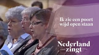 Miniatura de vídeo de "Nederland Zingt: Ik zie een poort wijd open staan"