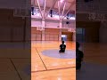 座ってハーフラインからシュートを打つ男 #shorts #武学籠球