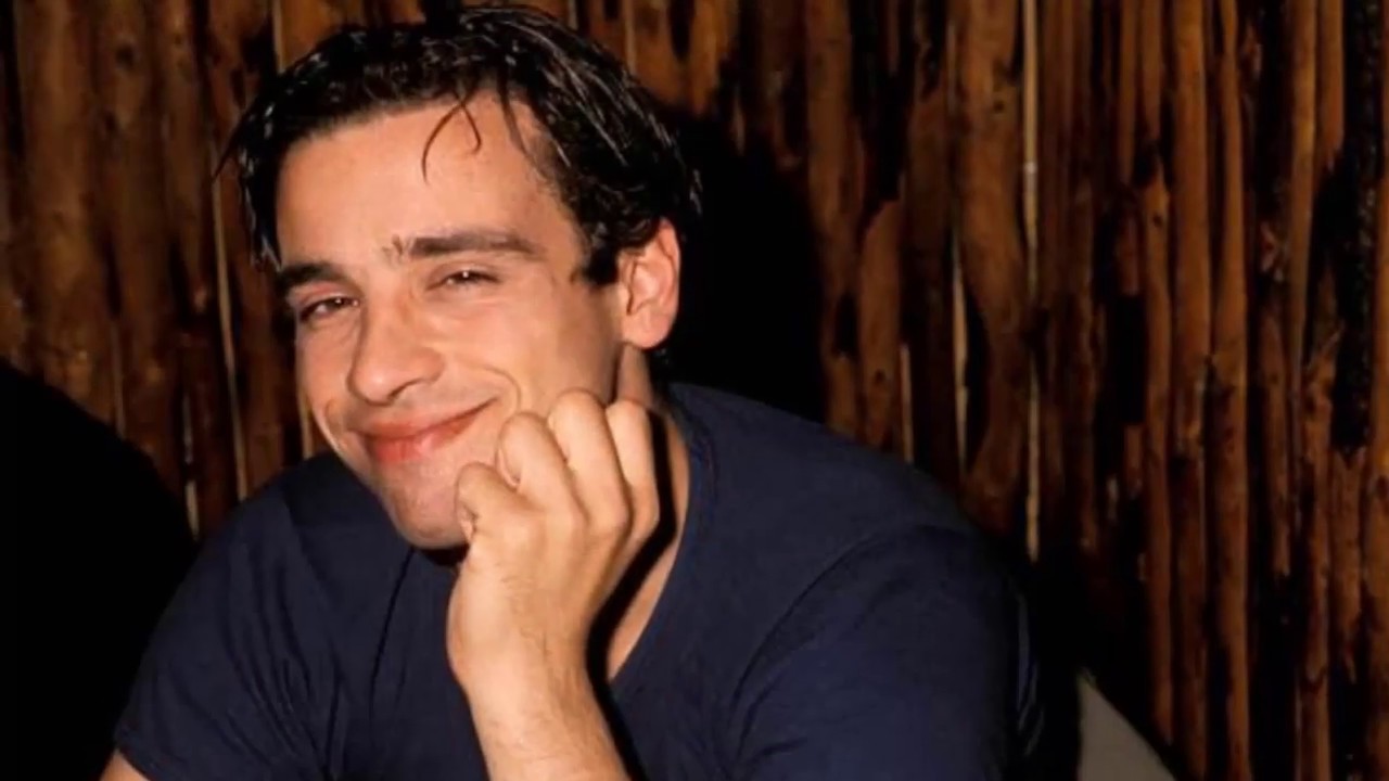 ASÍ VIVE  EROS RAMAZZOTTI