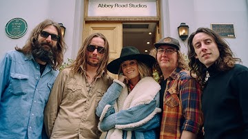Lainey Wilson - Bell Bottoms Up (Live From Abbey Road Studios)