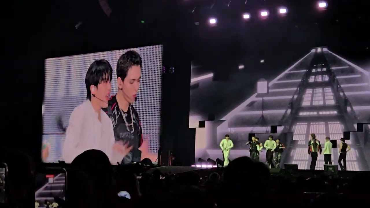 Seventeen New_ Tour LA Day 2 part 25 Rock with You