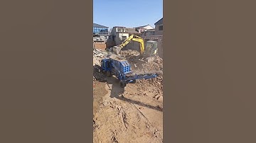 The working process of the construction waste crusher