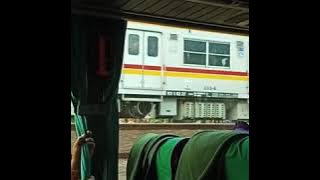 BUS LORENA BALAPAN SAMA KERETA API