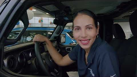 CDJR - 2022 Jeep Wrangler - How to Lower the Soft Top