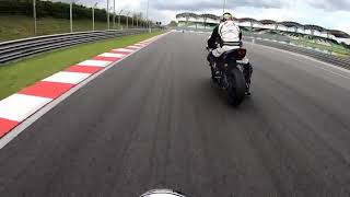 Leg Dangle With Yamaha R25