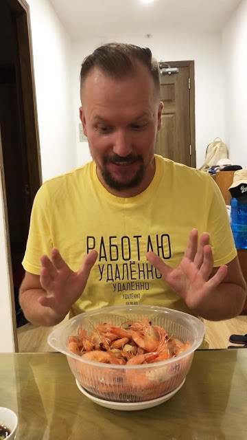 Живые креветки 🦐 - YouTube