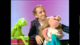 Charles Aznavour et les muppets.