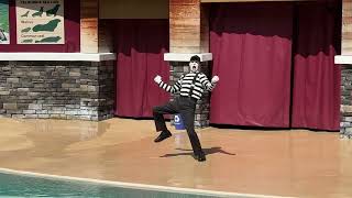HILARIOUS Dean The SeaWorld Mime (ARRIVE EARLY)