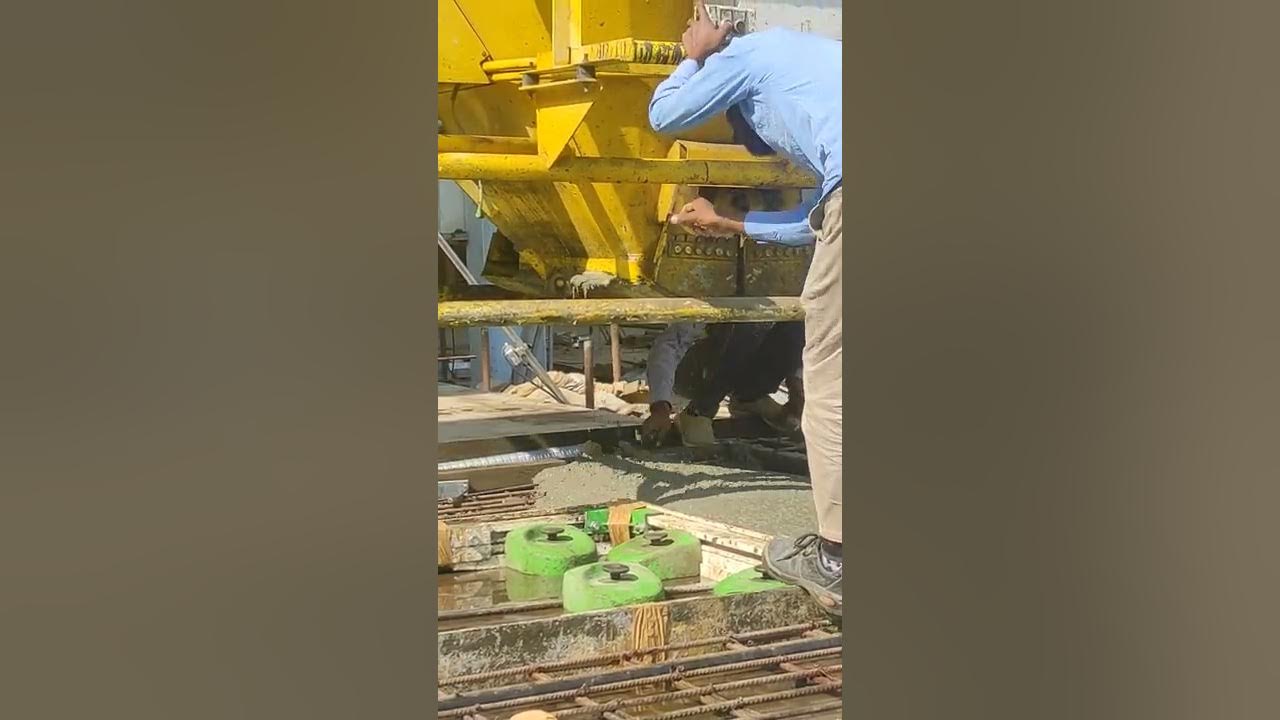Automatic Concrete Bucket use in a precast technology. YouTube