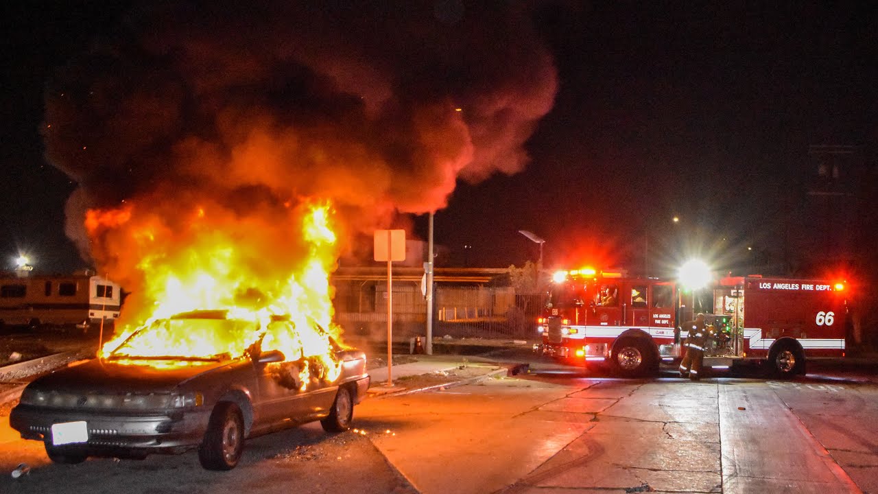 LAFD Engine 66: Car Fire