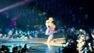 Celebrity She's So High - Taylor Swift and Tal Bachman in Vancouver 10/09/11 Wealth