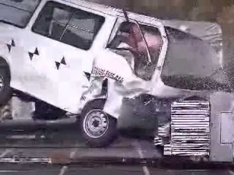 Краш-тест  Mazda Bongo / Nissan Vanette / Mitsubishi Delica crash test