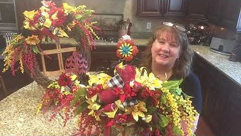 Summertime Lantern w/ Funky Bow Swag (Fast Motion)