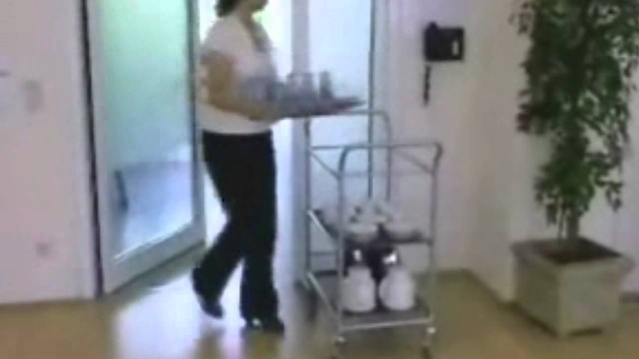 Servierwagen mit abnehmbaren Tabletts