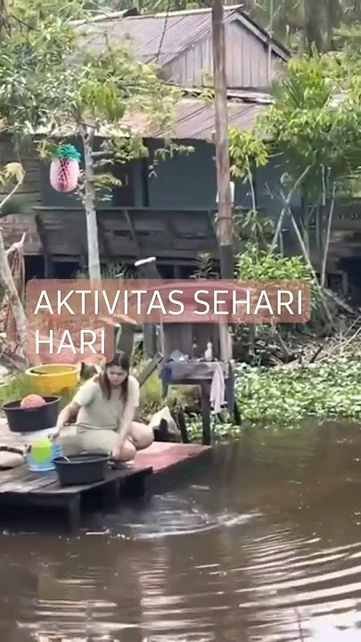 Beginilah ibu muda ini mencuci baju dan lainya di wilayah rumahnya dikampung tionghoa dipontianak