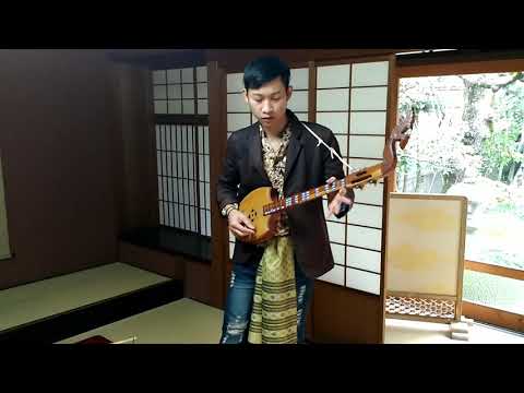 モーラム　ピン(楽器)演奏と独唱