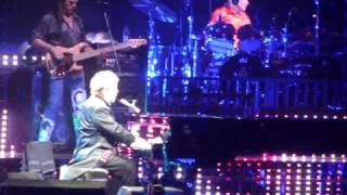 Elton John (LIVE) "ROCKET MAN"
