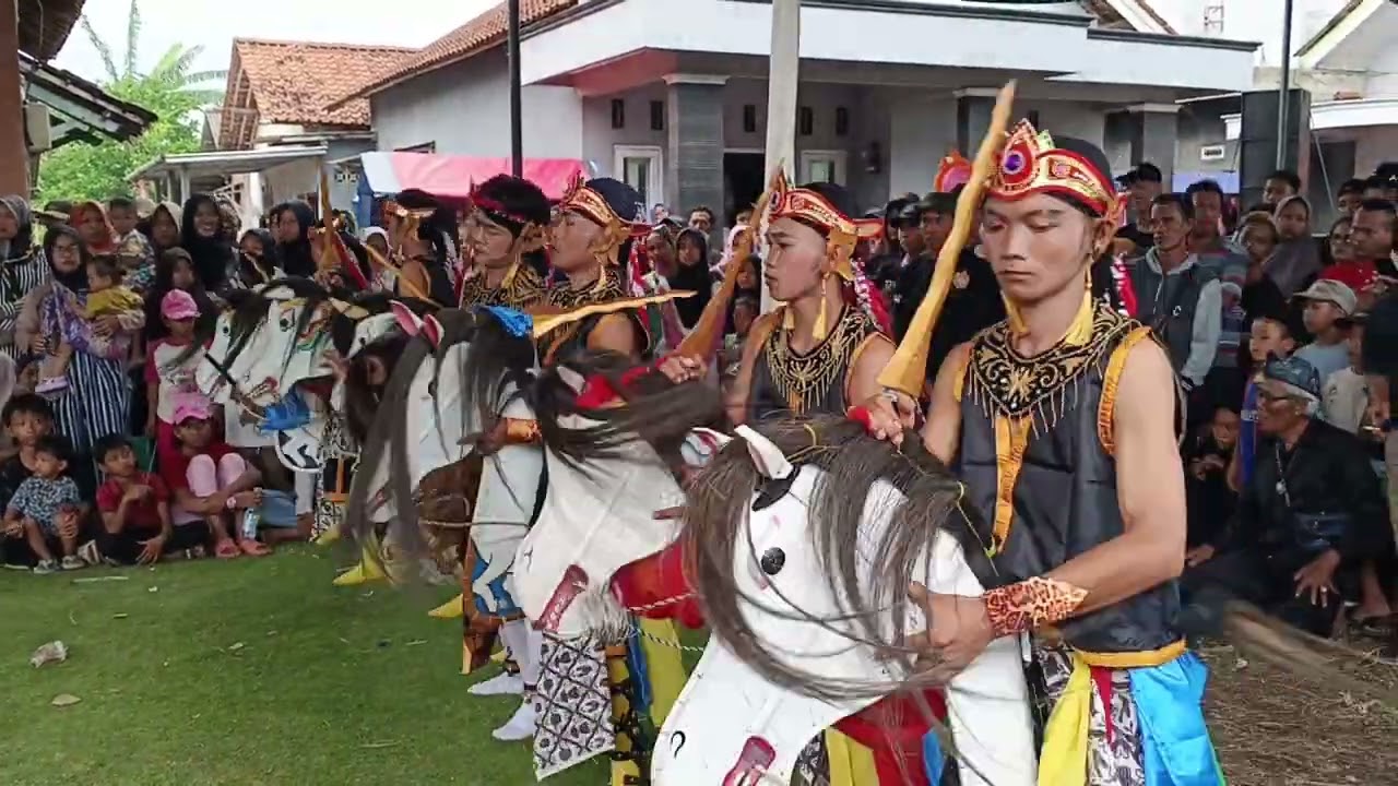 TARI PRAJURITAN EBEG ASRI SEKAR TUNGGUL KANTIL 