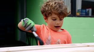 À L’intérieur, On Découvre, À L’extérieur, On Vit - Les Héros Du Bricolage