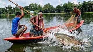 Monster Fish Hunting in River | Traditional Spear Fishing Action