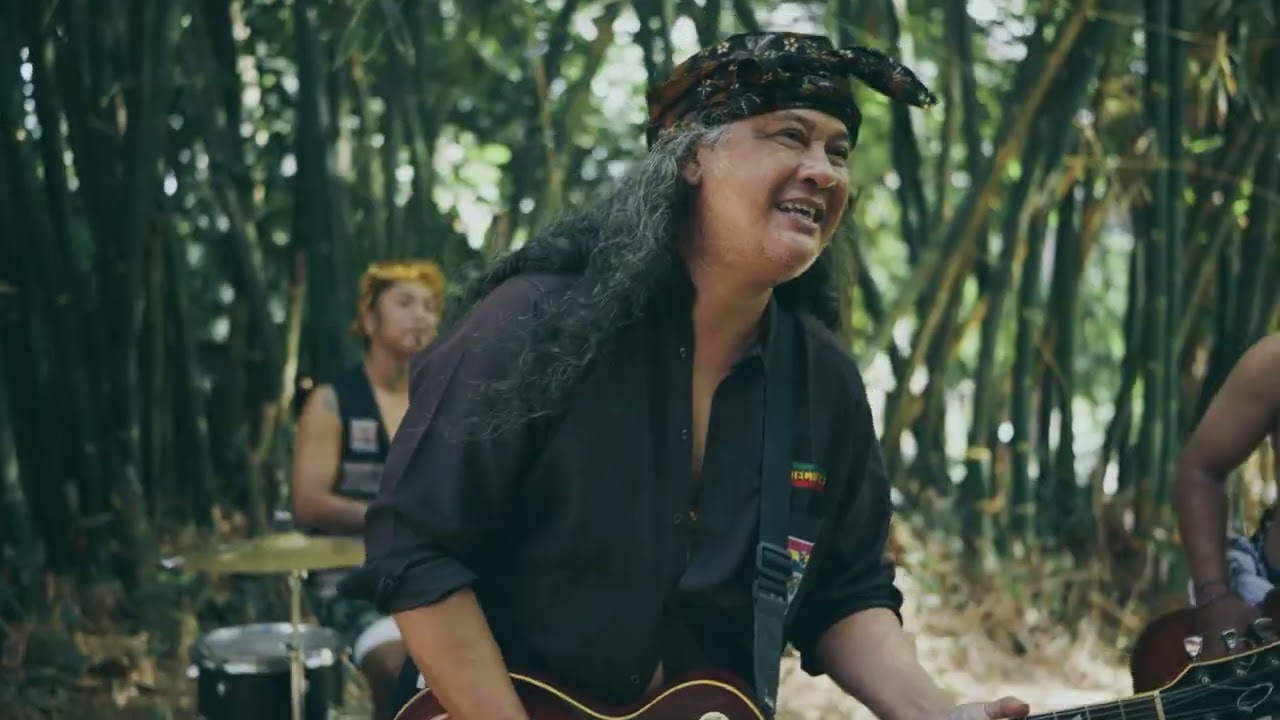 UWEK UWEK ~ AJIK MAYUN AND THE GANK