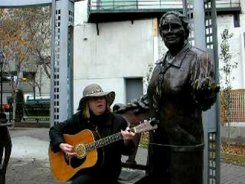 CAROLYN HARLEY SINGS HER SONG "BALLAD OF THE FAMOU...