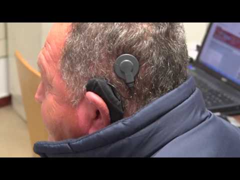 Video: ¿Los implantes cocleares restablecen la audición normal?