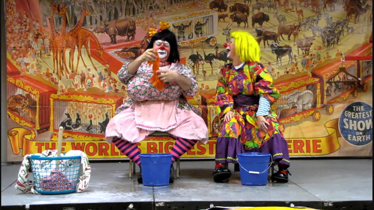 2010 MACA Convention Golden Age Of The Circus - JWoww & Snooki???  LOL