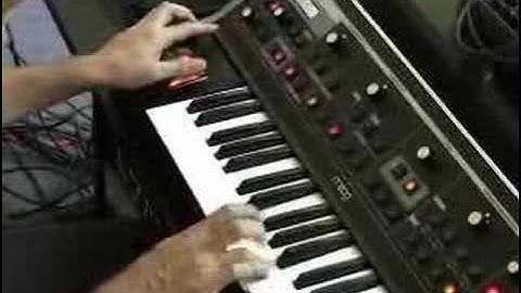 Moog Little Phatty and Jordan Rudess - Octave Switching