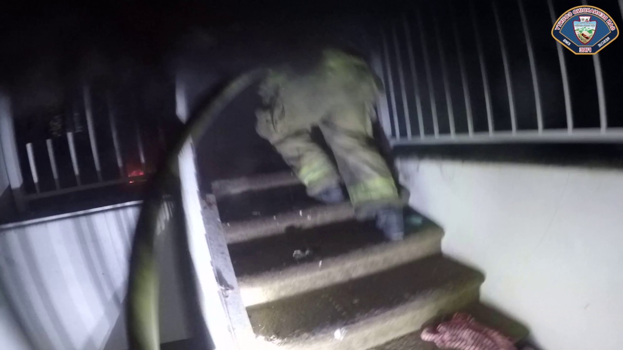 Пожарная служба округа Санта-Барбара, подразделение 3, пожар в жилом доме в Викторвилле, Молино Д...